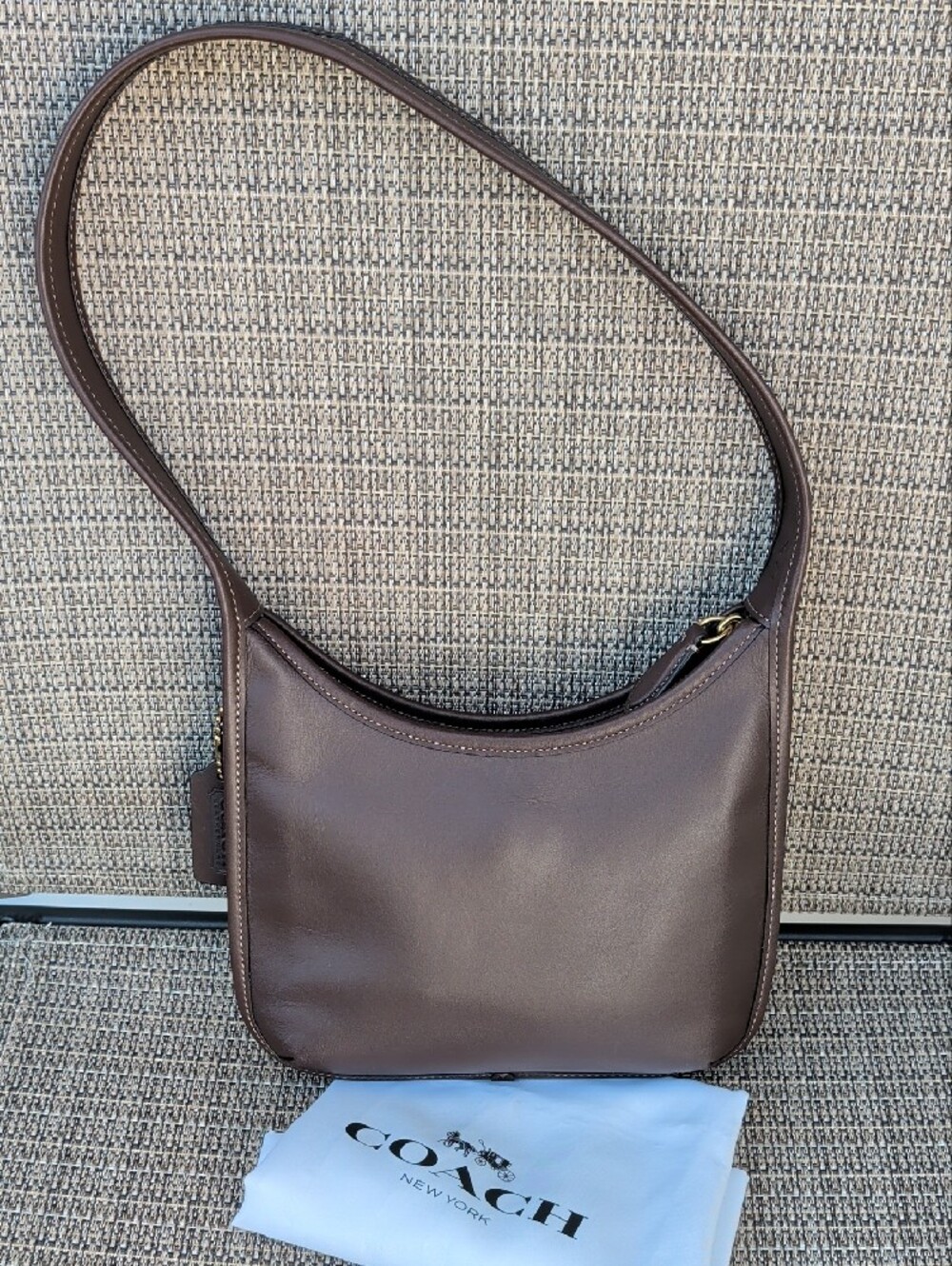 Coach Curve Zip Bag (M2422-CAF11) EUC